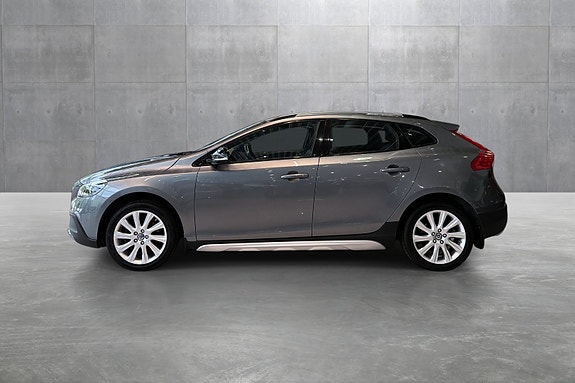 Volvo V40 Cross Country 2 of 26
