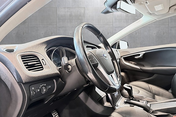 Volvo V40 Cross Country 9 of 26