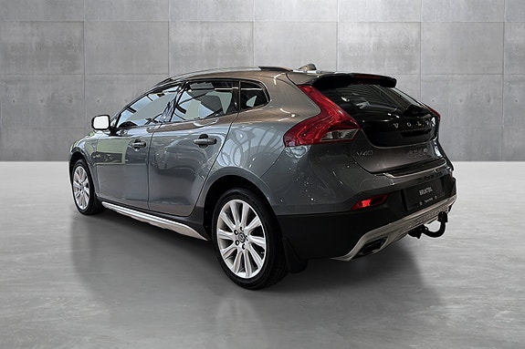 Volvo V40 Cross Country 3 of 26