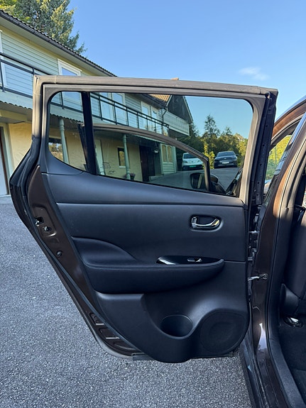 Nissan Leaf 9 of 21