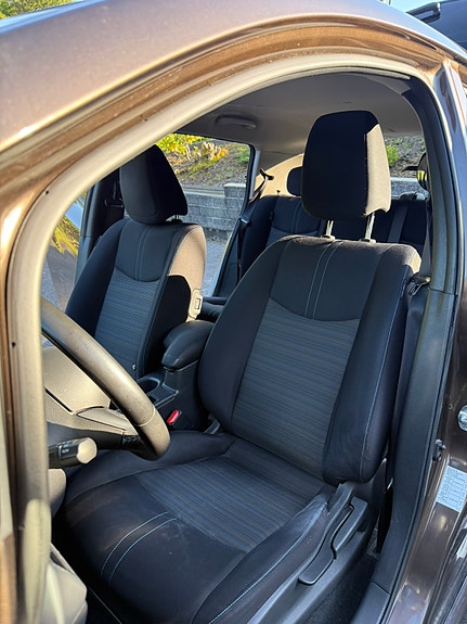 Nissan Leaf 12 of 21