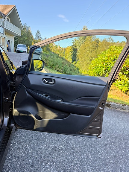Nissan Leaf 7 of 21
