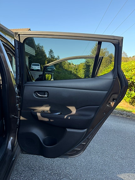 Nissan Leaf 8 of 21