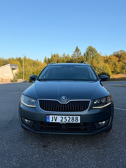 Skoda Octavia 2 of 28