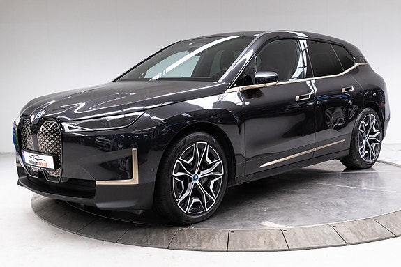 BMW iX 18 of 30