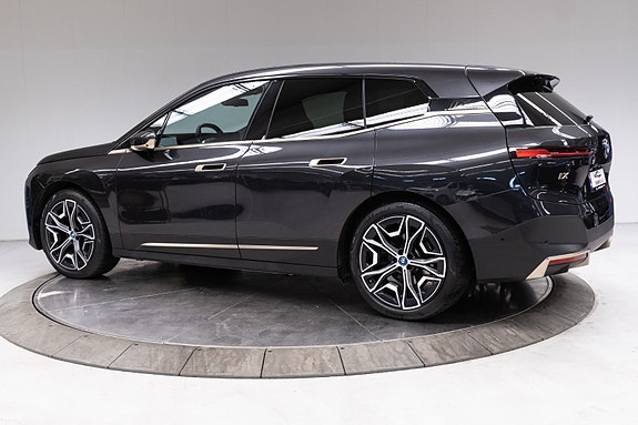 BMW iX 23 of 30