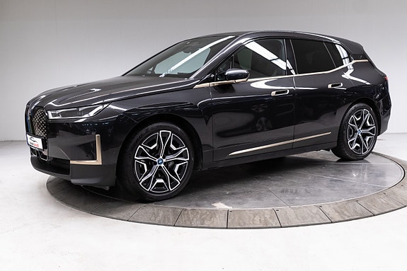 BMW iX 20 of 30