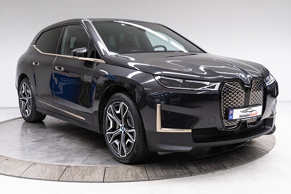 BMW iX 14 of 30