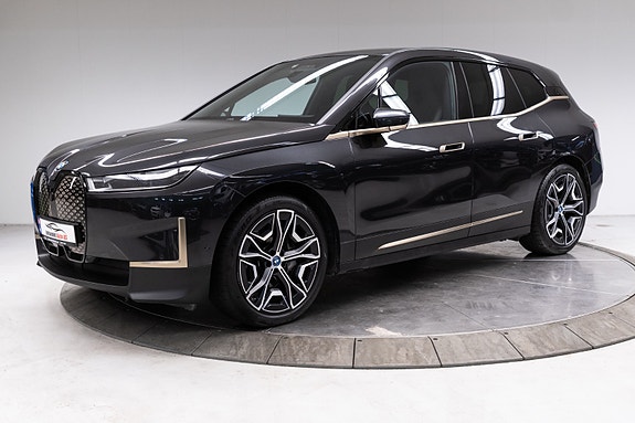 BMW iX 19 of 30