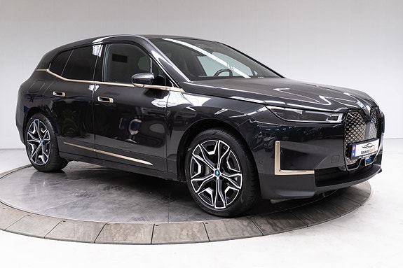 BMW iX 12 of 30