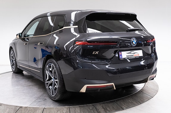 BMW iX 25 of 30