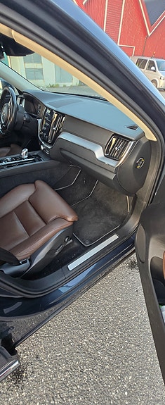 Volvo XC60 11 of 19