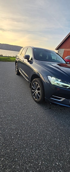 Volvo XC60 2 of 19