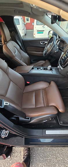 Volvo XC60 12 of 19