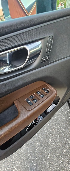 Volvo XC60 16 of 19