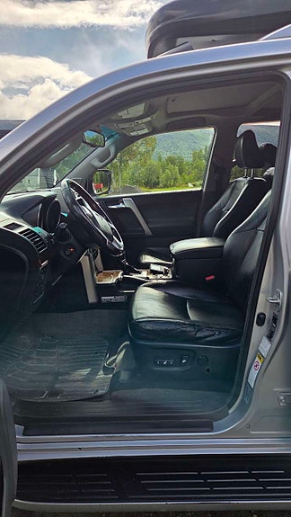 Toyota Land Cruiser 12 of 25