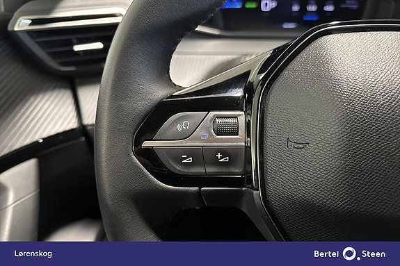 Peugeot e-2008 16 of 24