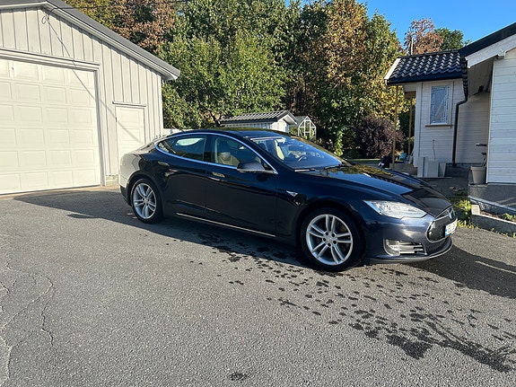 Tesla Model S 4 of 22