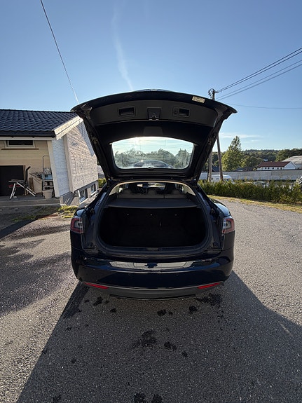 Tesla Model S 10 of 22