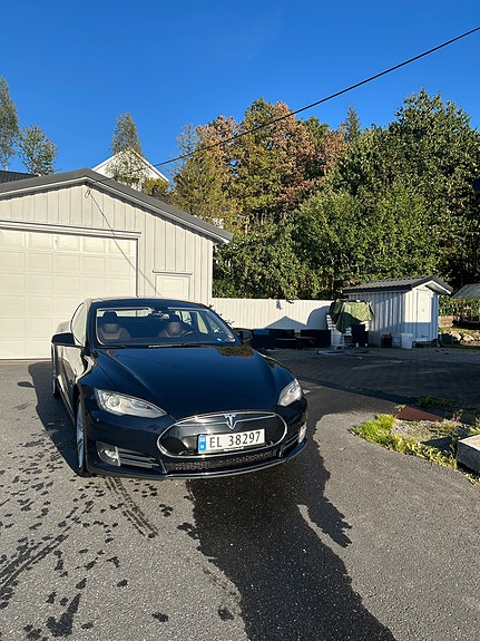 Tesla Model S 2 of 22