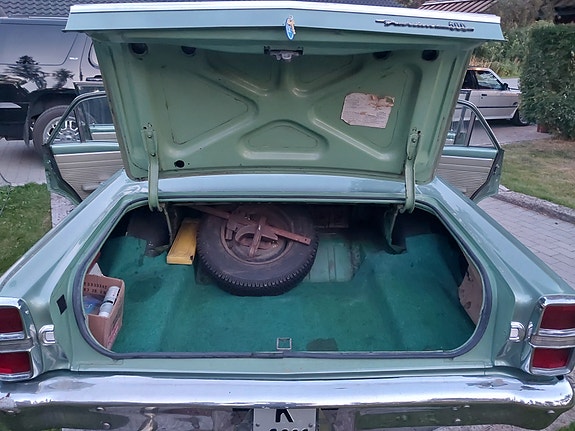 Ford Fairlane 10 of 26