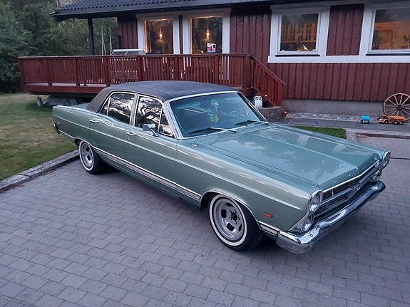 Ford Fairlane 25 of 26
