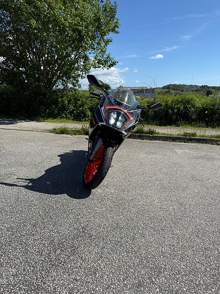 KTM RC 125 3 of 12
