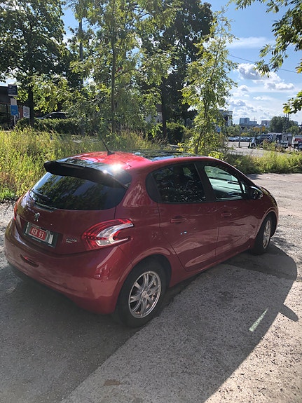 Peugeot 208 6 of 15