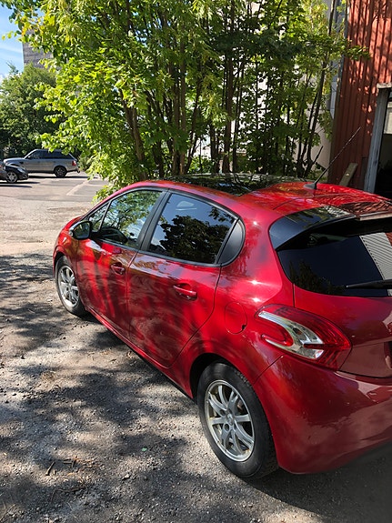Peugeot 208 5 of 15