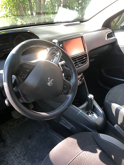 Peugeot 208 8 of 15