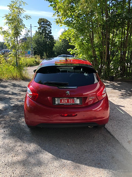 Peugeot 208 4 of 15