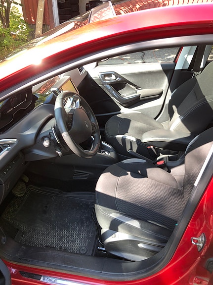 Peugeot 208 7 of 15