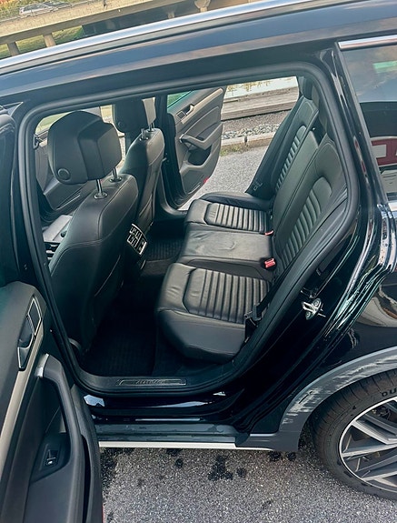 Volkswagen Passat Alltrack 12 of 14
