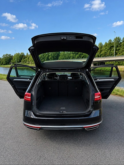 Volkswagen Passat Alltrack 5 of 14