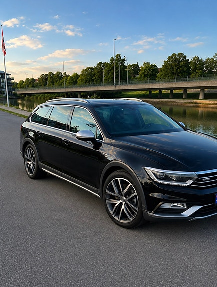 Volkswagen Passat Alltrack 3 of 14