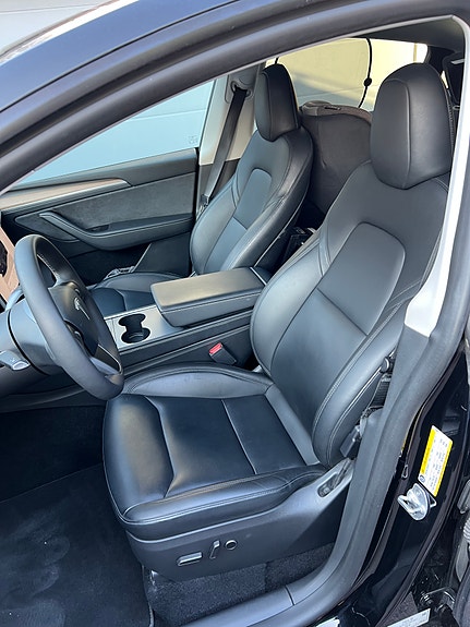 Tesla Model Y 8 of 12