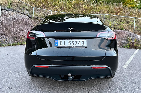 Tesla Model Y 3 of 12