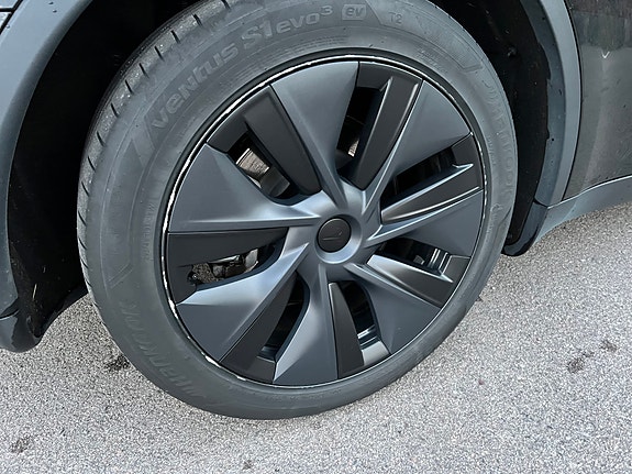 Tesla Model Y 12 of 12