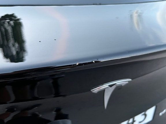 Tesla Model Y 10 of 12