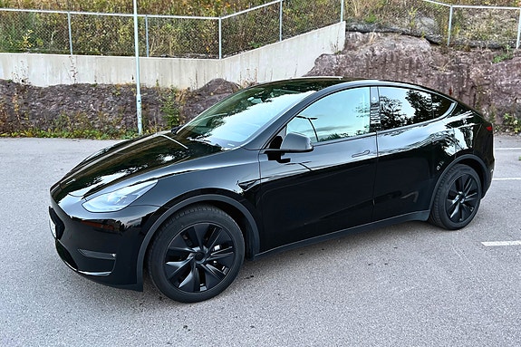 Tesla Model Y 2 of 12