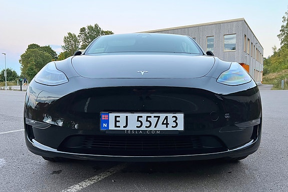 Tesla Model Y 6 of 12