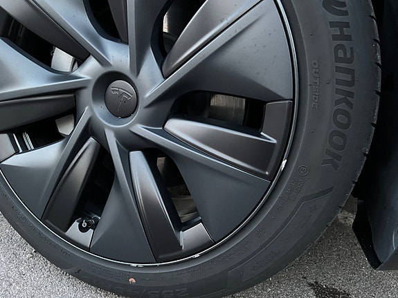 Tesla Model Y 11 of 12