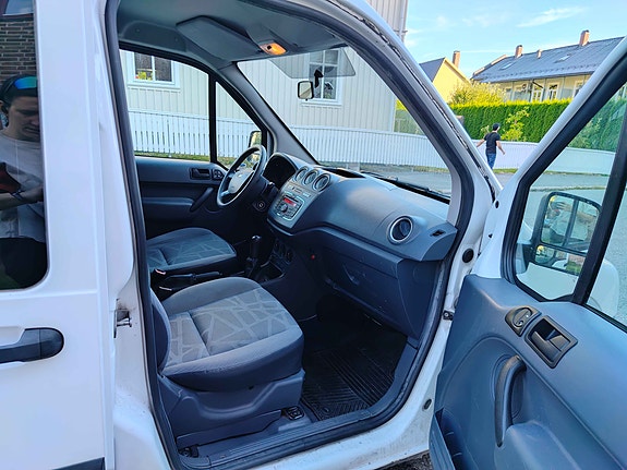 Ford Transit Connect 8 of 15