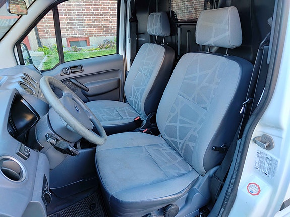 Ford Transit Connect 7 of 15