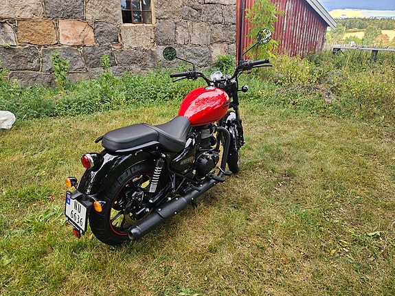 Royal Enfield Meteor 350 10 of 14