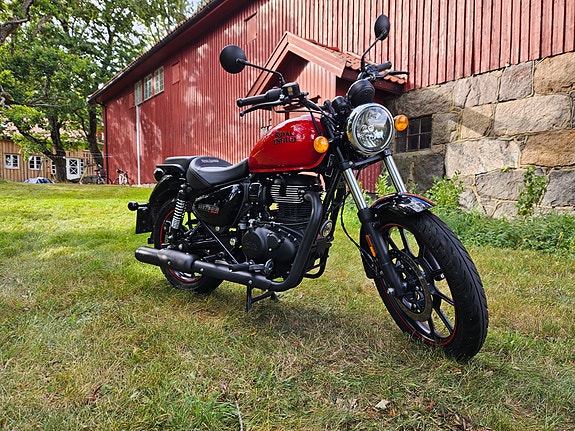 Royal Enfield Meteor 350 2 of 14