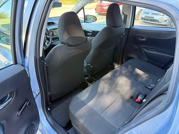 Toyota Yaris 23 of 30