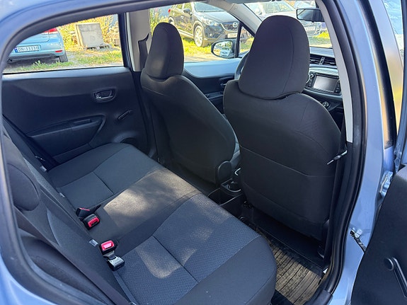 Toyota Yaris 26 of 30
