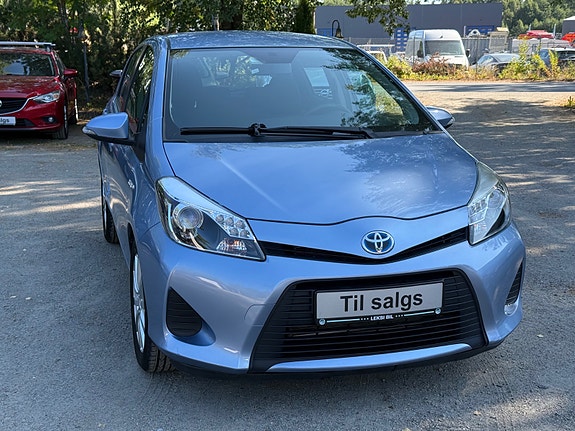 Toyota Yaris 5 of 30