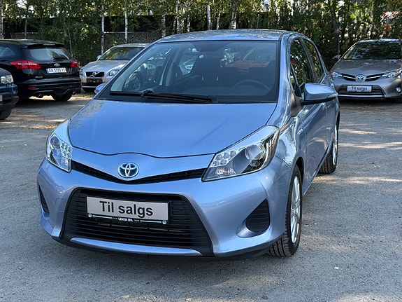 Toyota Yaris 2 of 30